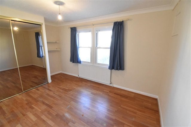 Flat Cadogan Road in Greater London