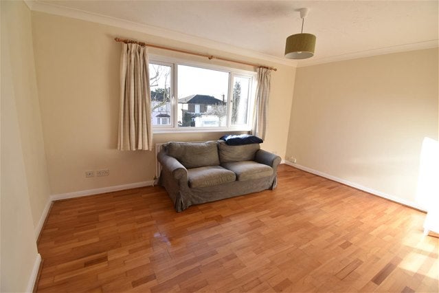 Flat Cadogan Road in Greater London