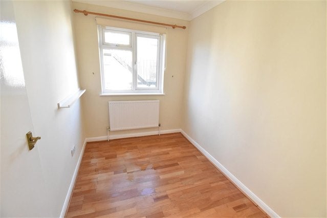 Flat Cadogan Road in Greater London