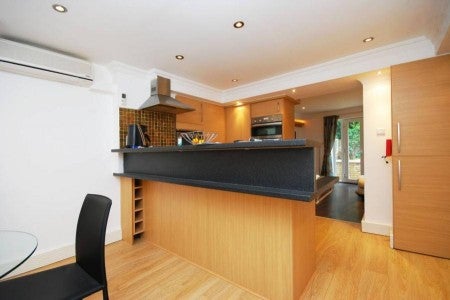 Flat Quex Road in Greater London
