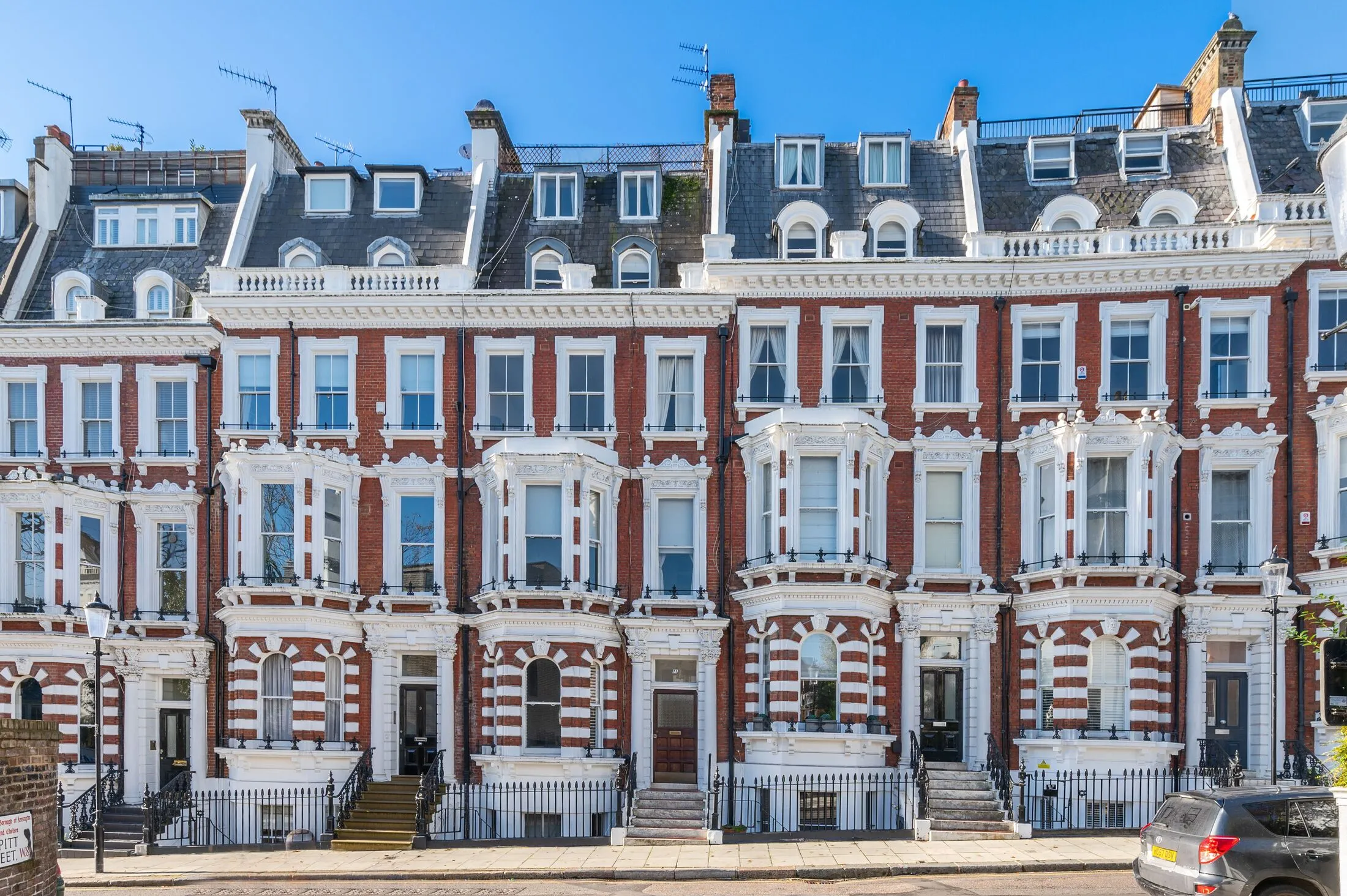 Flat Holland Street in Greater London