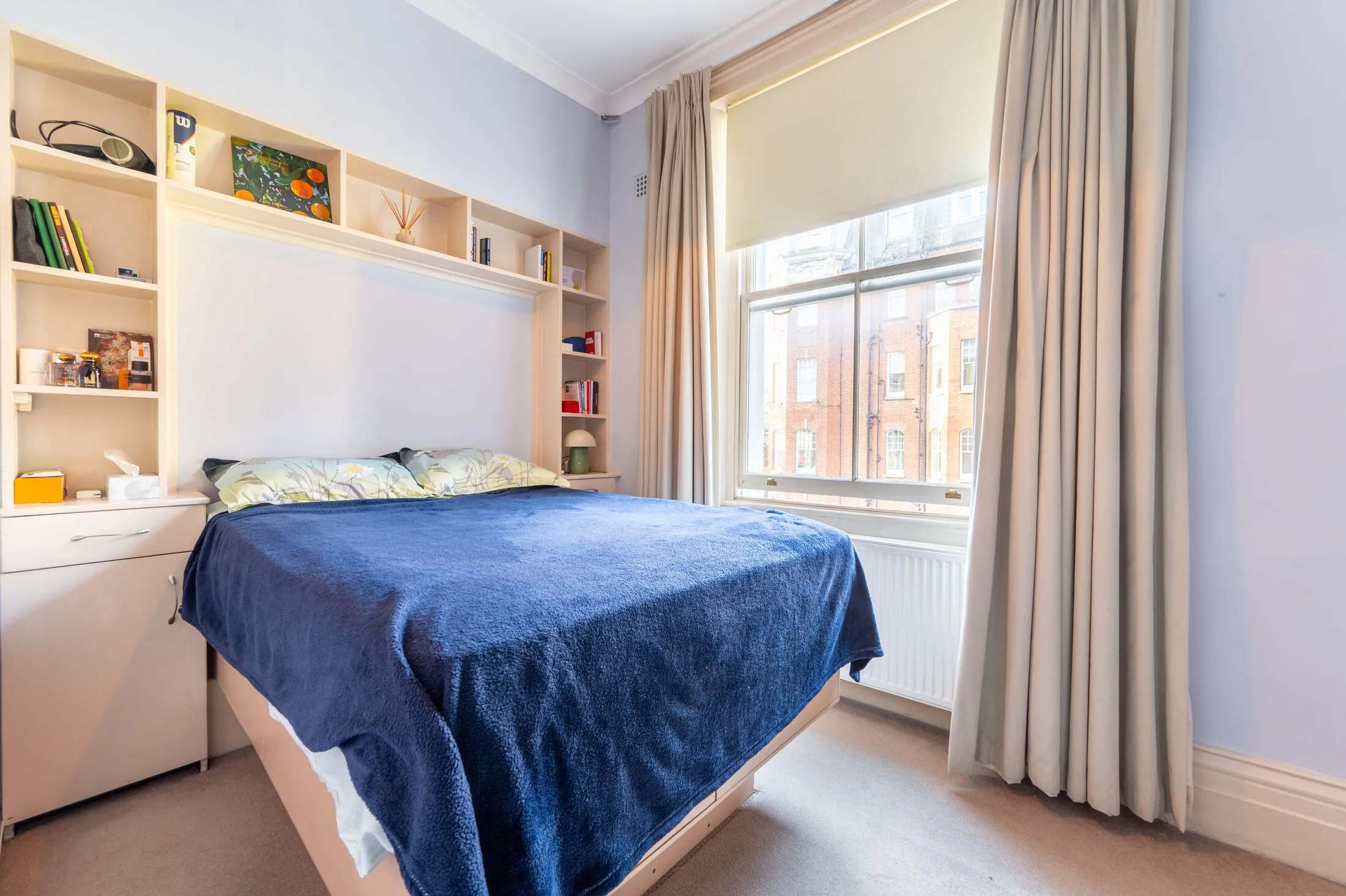 Flat Holland Street in Greater London