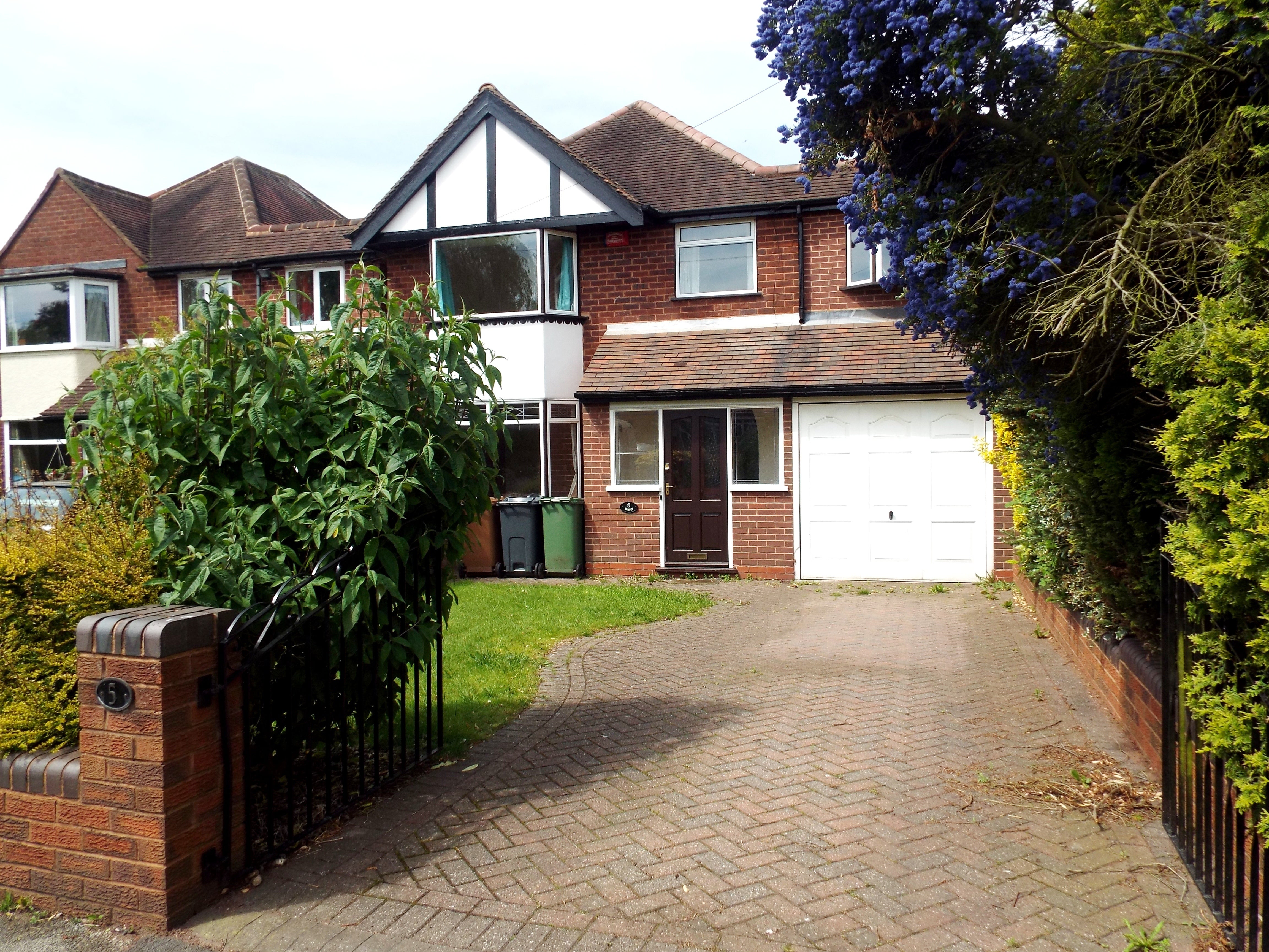 House Whetstone Lane in Aldridge