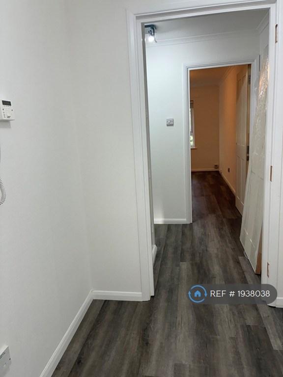 Flat Nightingale Way in Swanley