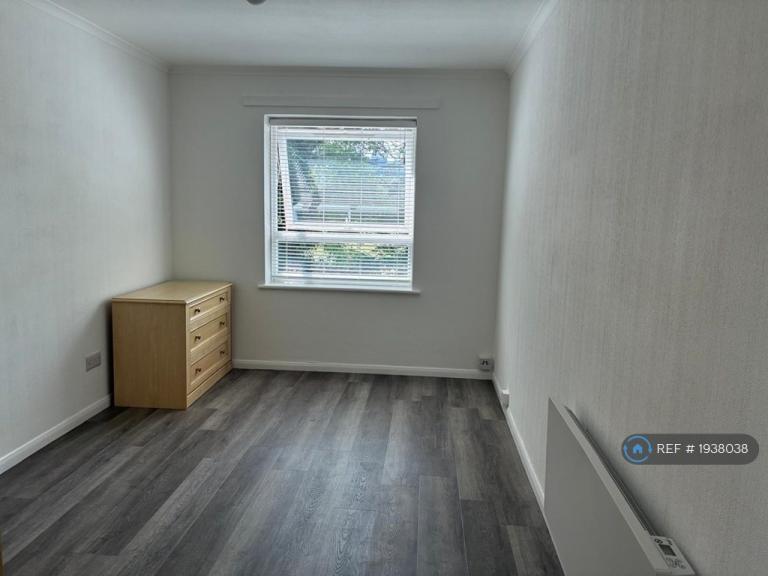 Flat Nightingale Way in Swanley