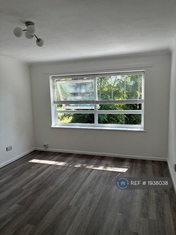 Flat Nightingale Way in Swanley