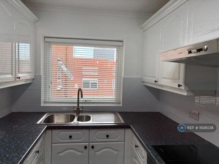 Flat Nightingale Way in Swanley