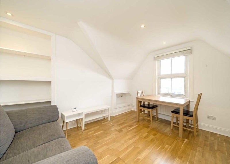 Flat Jubilee Lane in Greater London