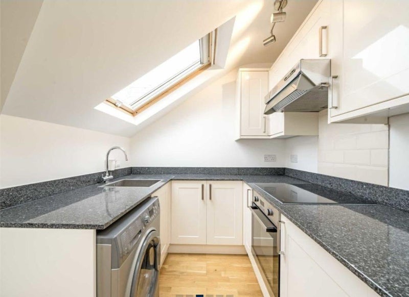 Flat Jubilee Lane in Greater London