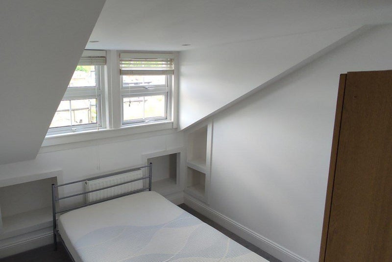 Flat Jubilee Lane in Greater London