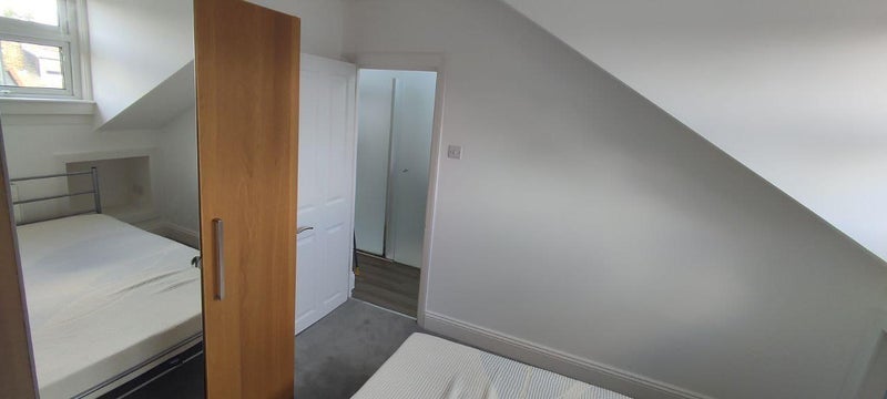 Flat Jubilee Lane in Greater London