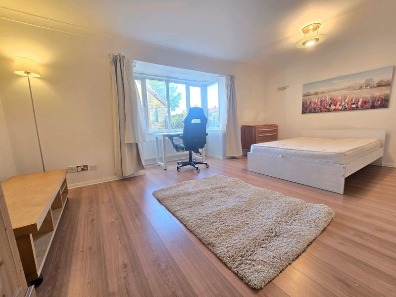 Room Amberley Road in Slough