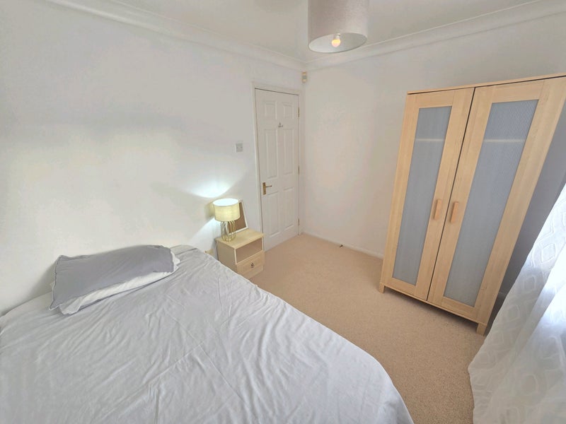 Room Amberley Road in Slough