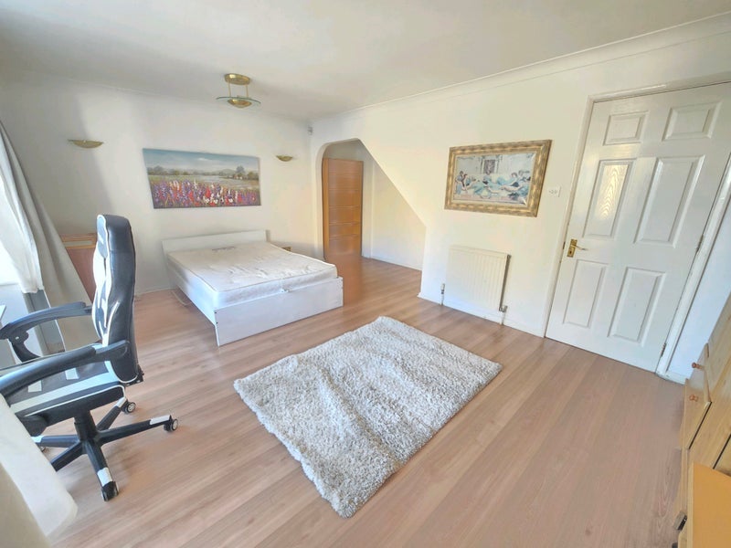 Room Amberley Road in Slough