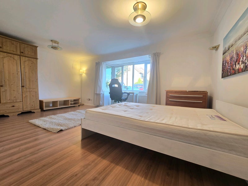Room Amberley Road in Slough