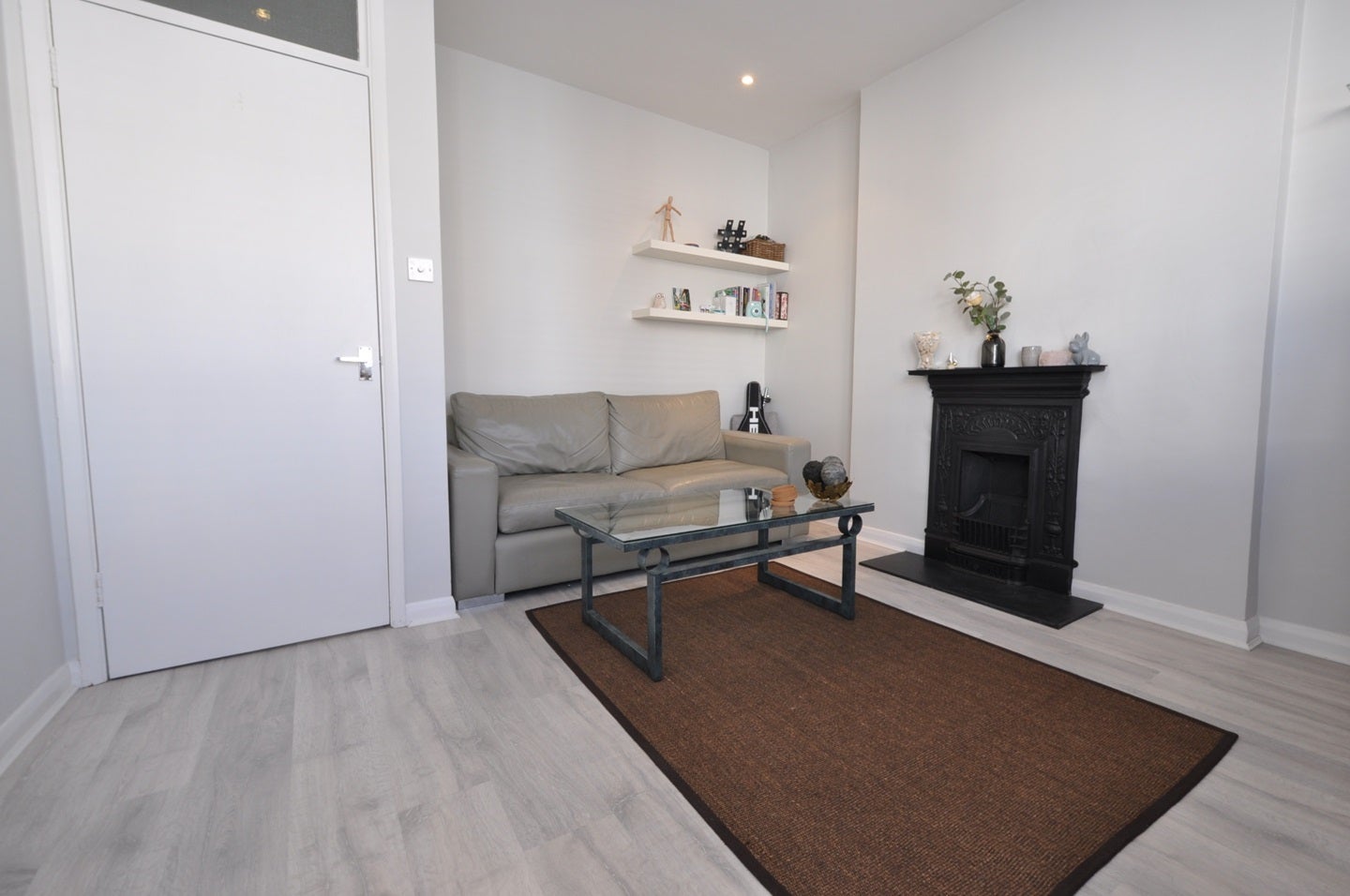 Flat Messina Avenue in Greater London