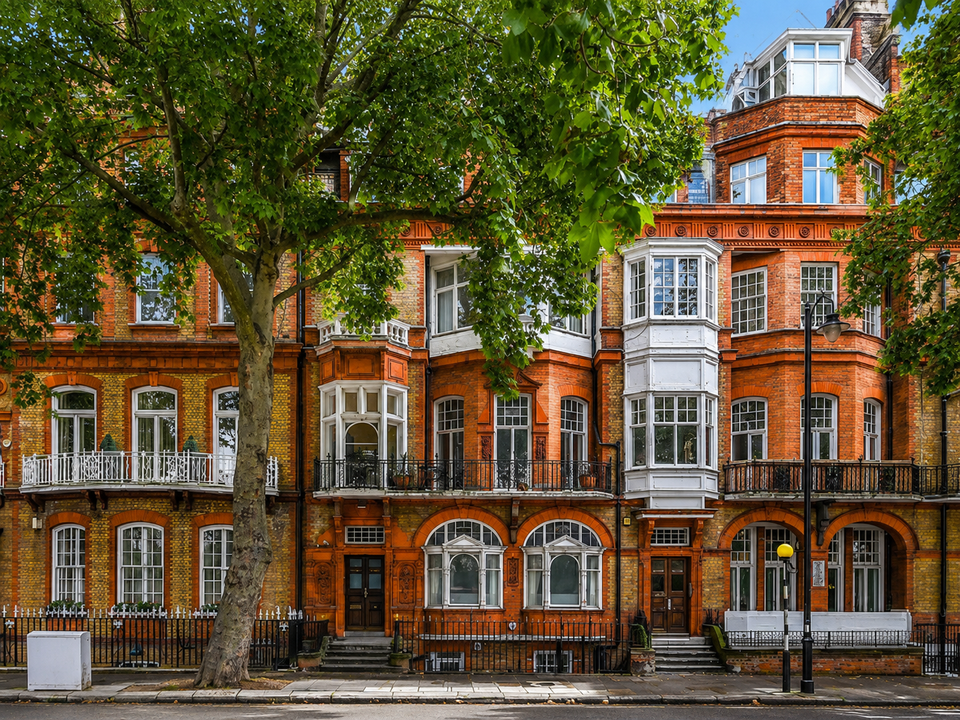 Flat Chelsea Embankment in Greater London