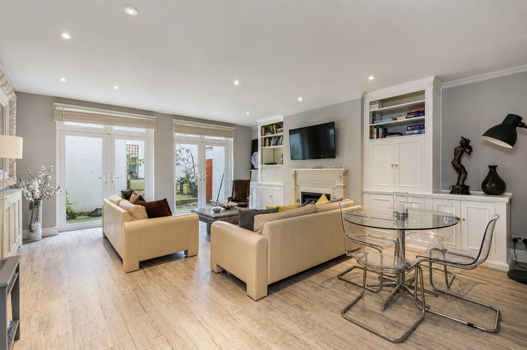 Flat Chelsea Embankment in Greater London