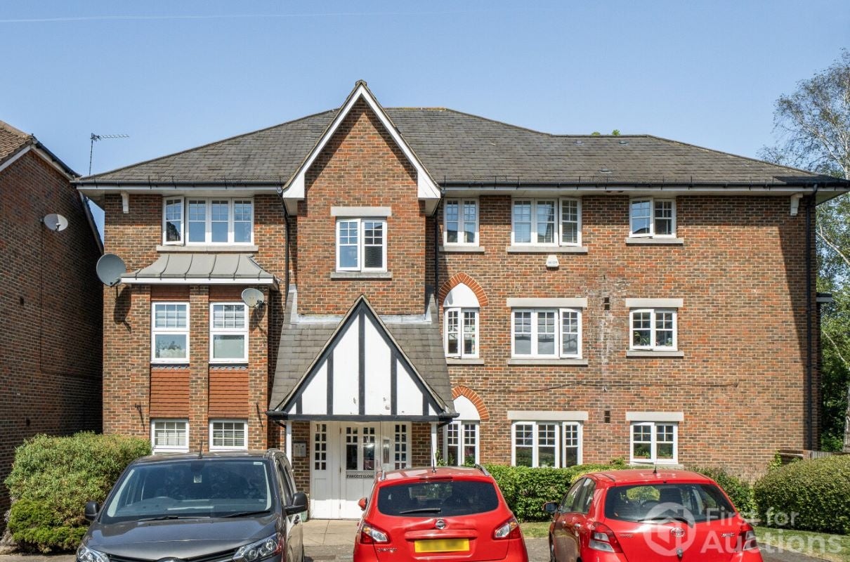 Flat Fawcett Close in Greater London