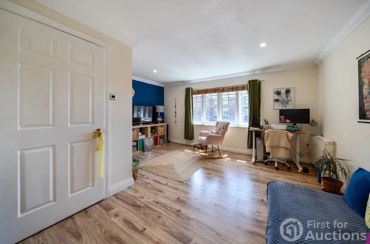 Flat Fawcett Close in Greater London