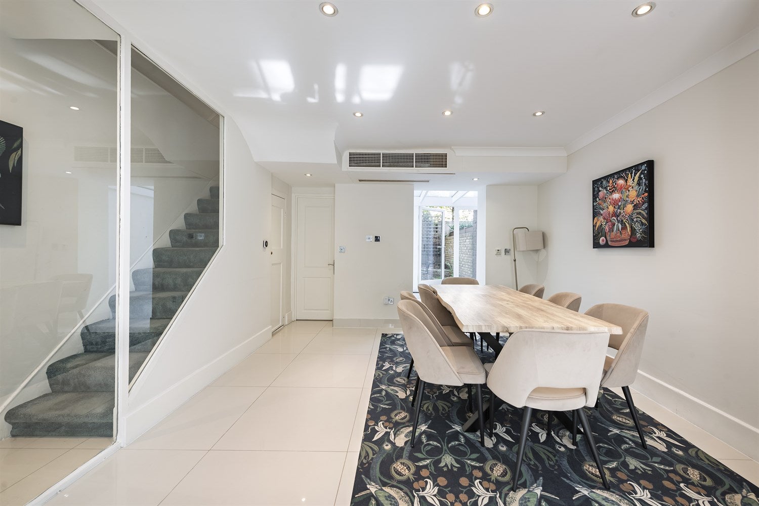House Abingdon Villas in Greater London