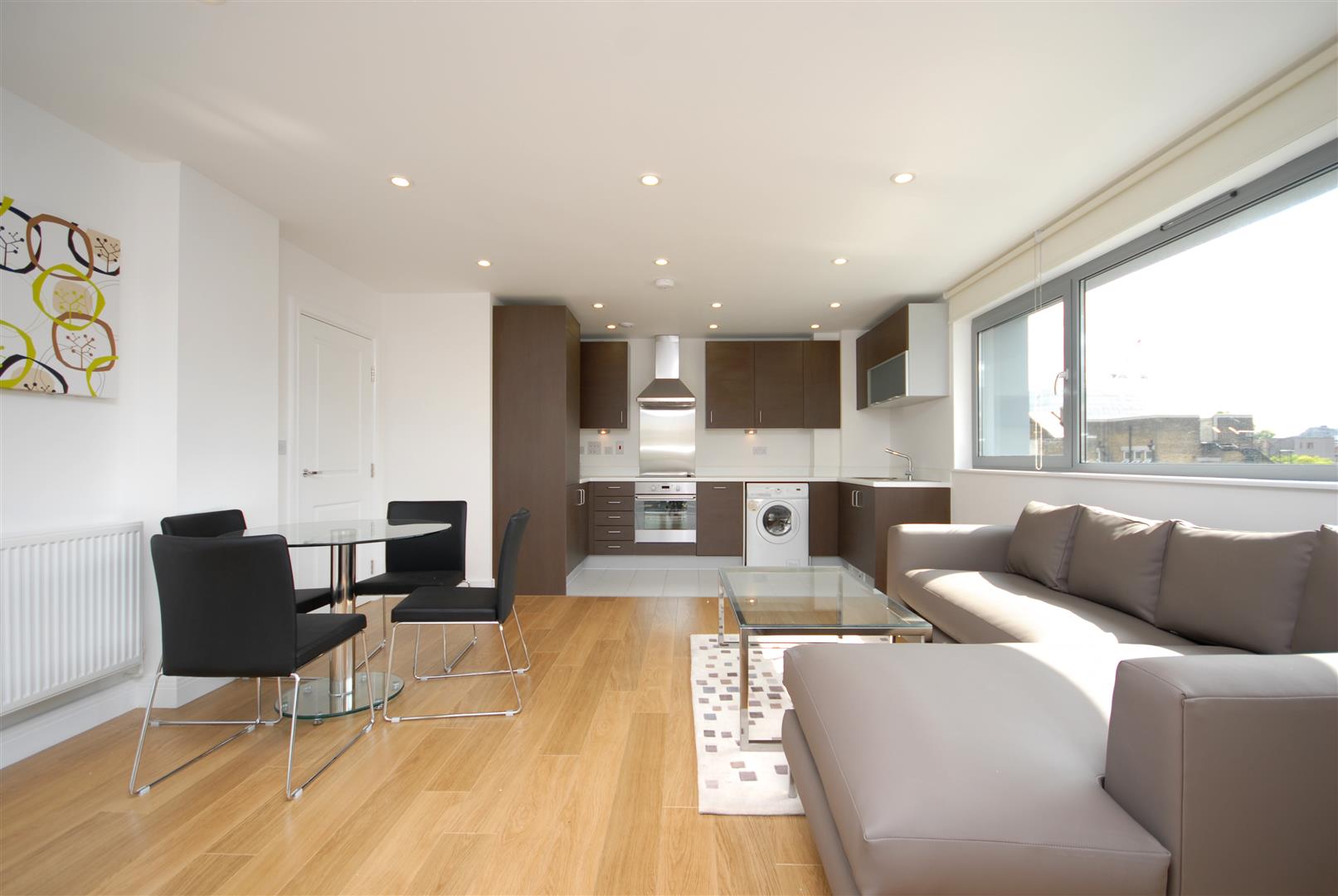 Flat Christian Street in Greater London