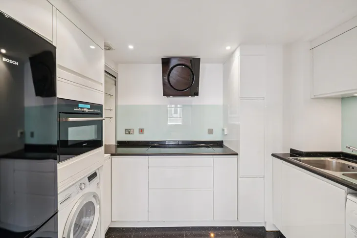 Flat Gloucester Road in Greater London