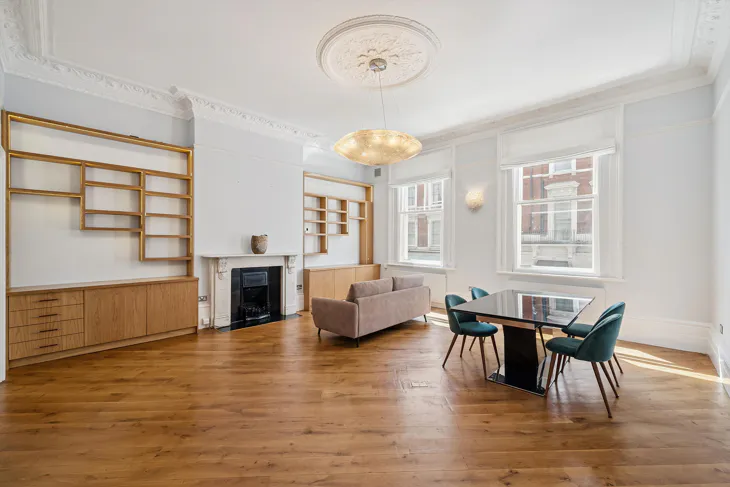 Flat Gloucester Road in Greater London