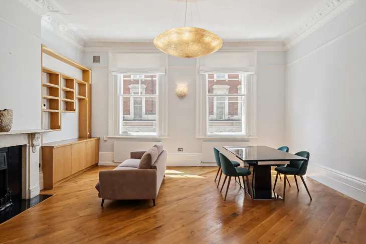 Flat Gloucester Road in Greater London