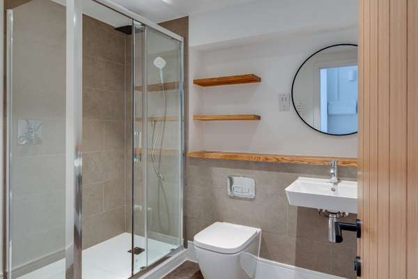 Flat Overleigh Road in Chester