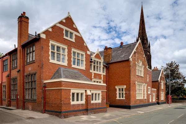 Flat Overleigh Road in Chester