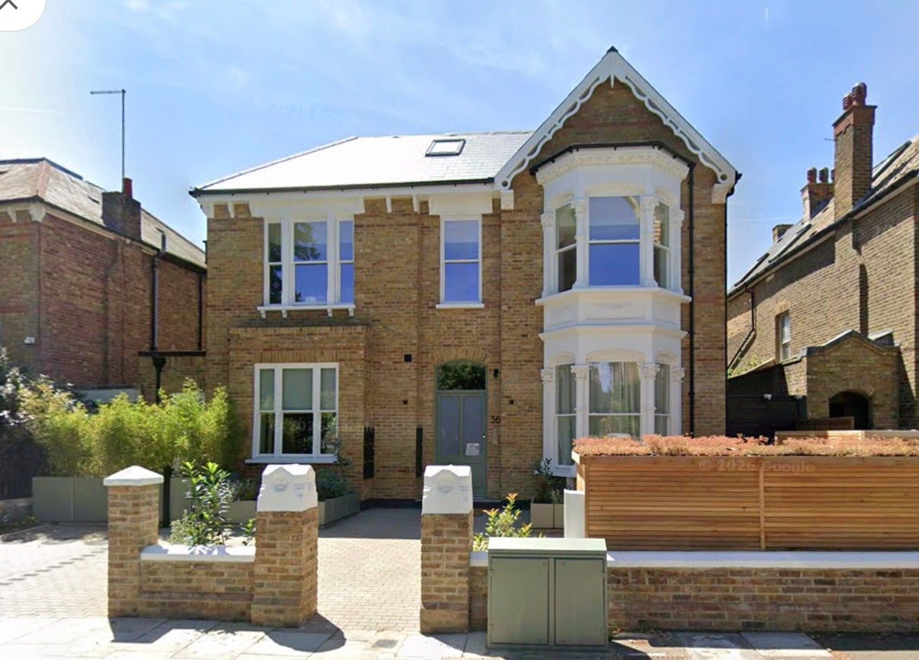 Flat Rosemont Road in Greater London