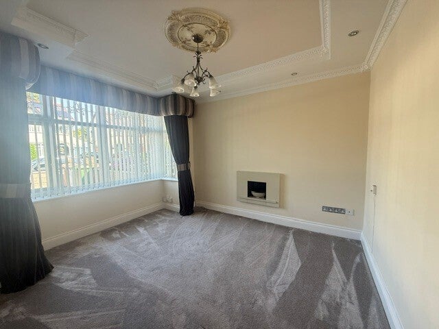 Flat Princes Avenue in Bromborough