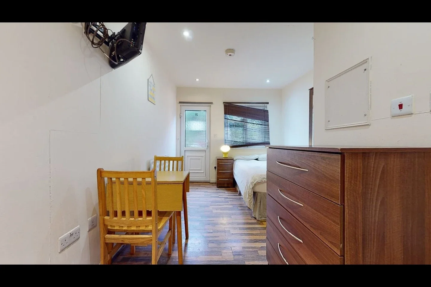 Flat Chatsworth Road in Greater London
