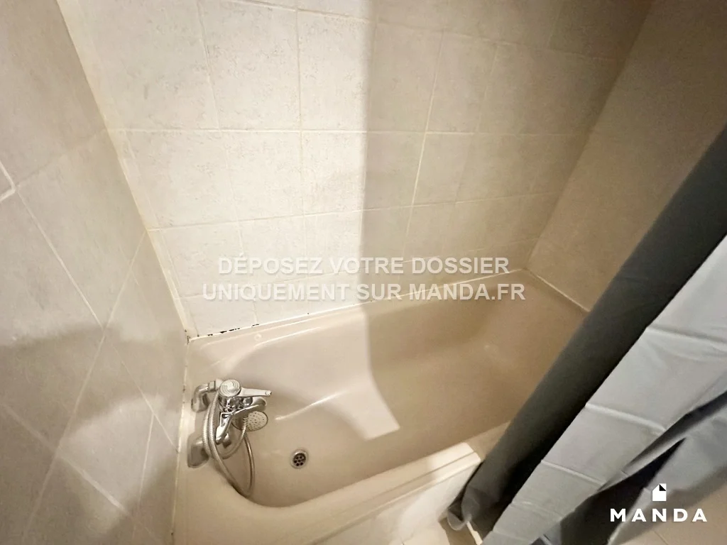Chambre Rue de la Poule Rousse à Évry