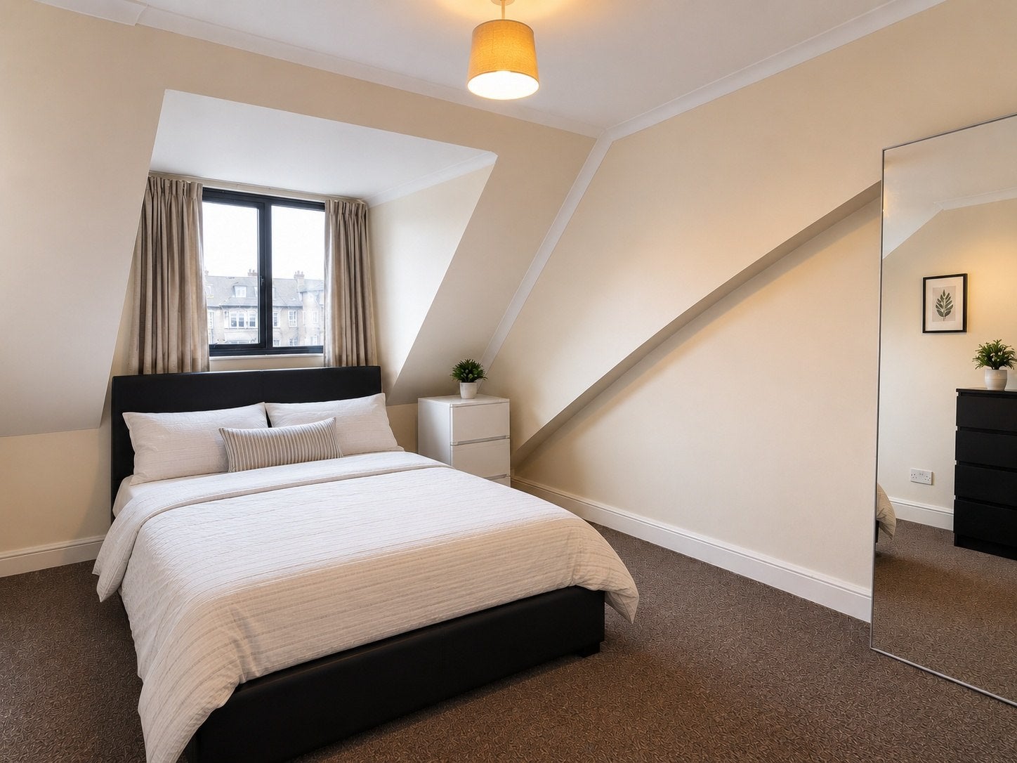 Flat Chamberlayne Road in Greater London