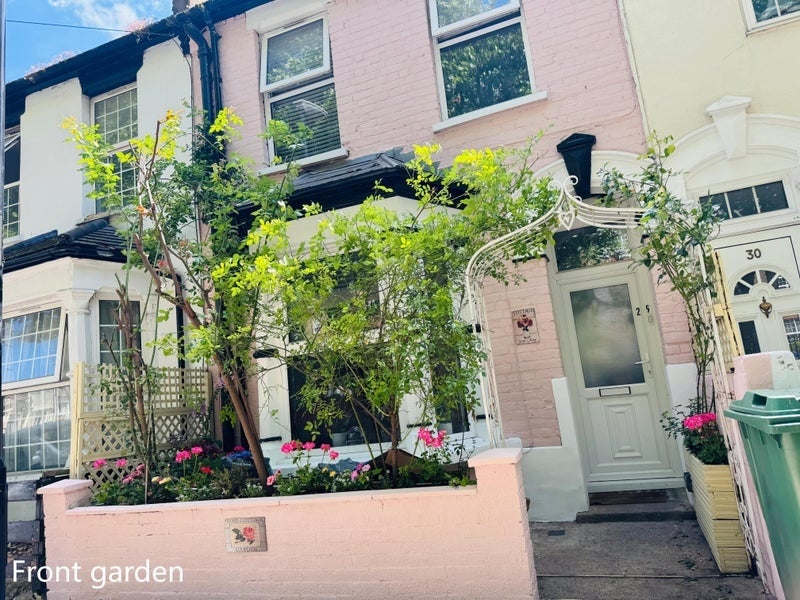House Bull Road in Greater London