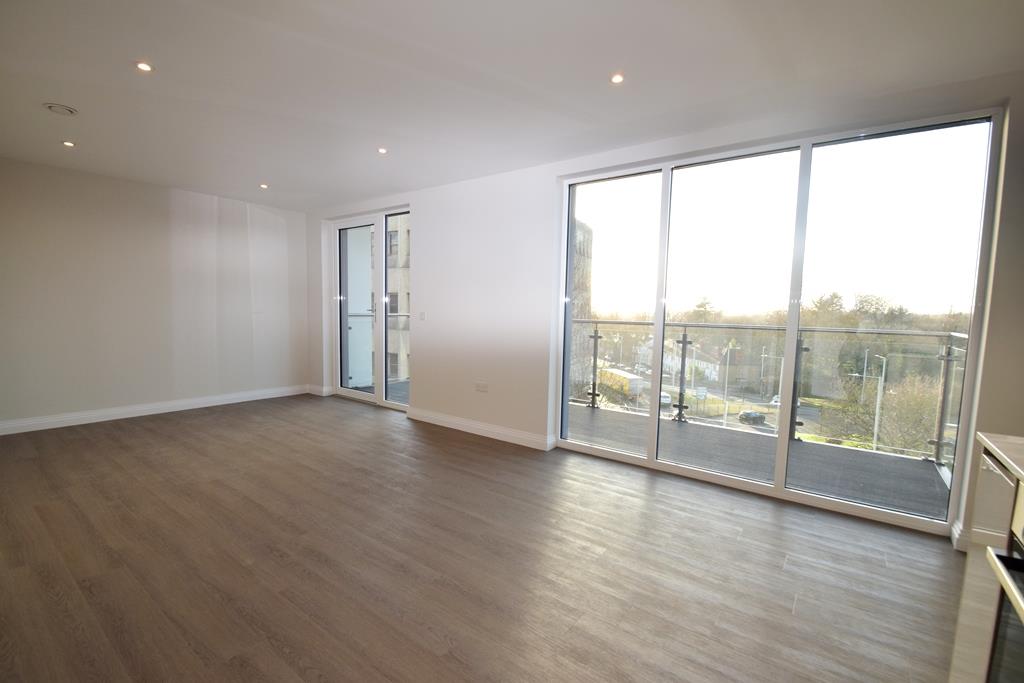 Flat Bawtree Road in Greater London