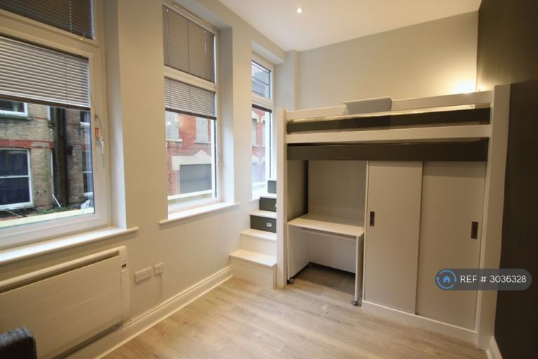 Flat Yelverton Road in Bournemouth