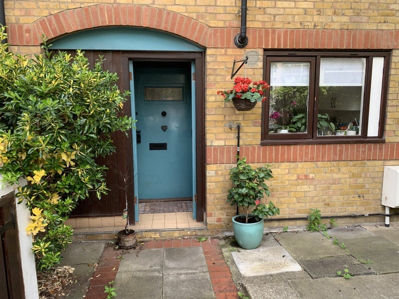 Room Doynton Street in Greater London