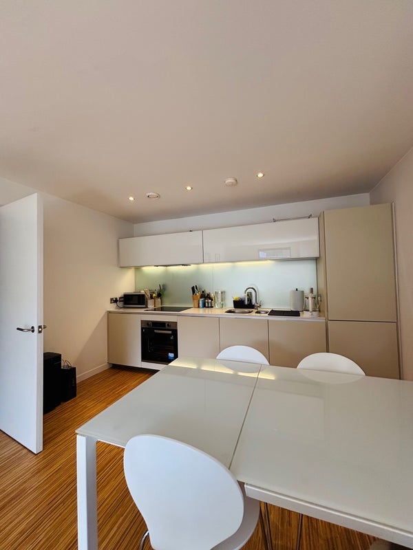 Flat Grafton Square in Greater London