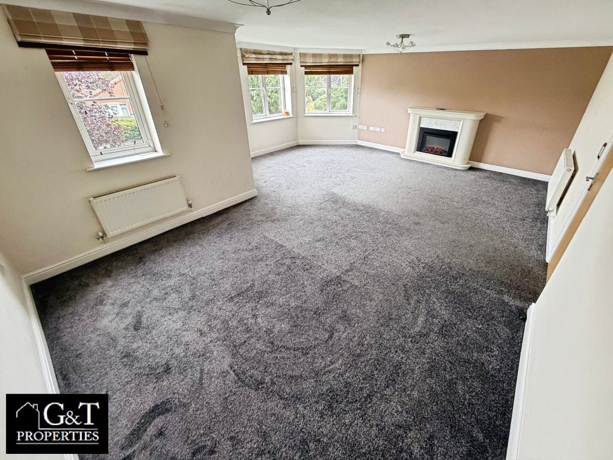 Flat Dibdale Road West in Coseley