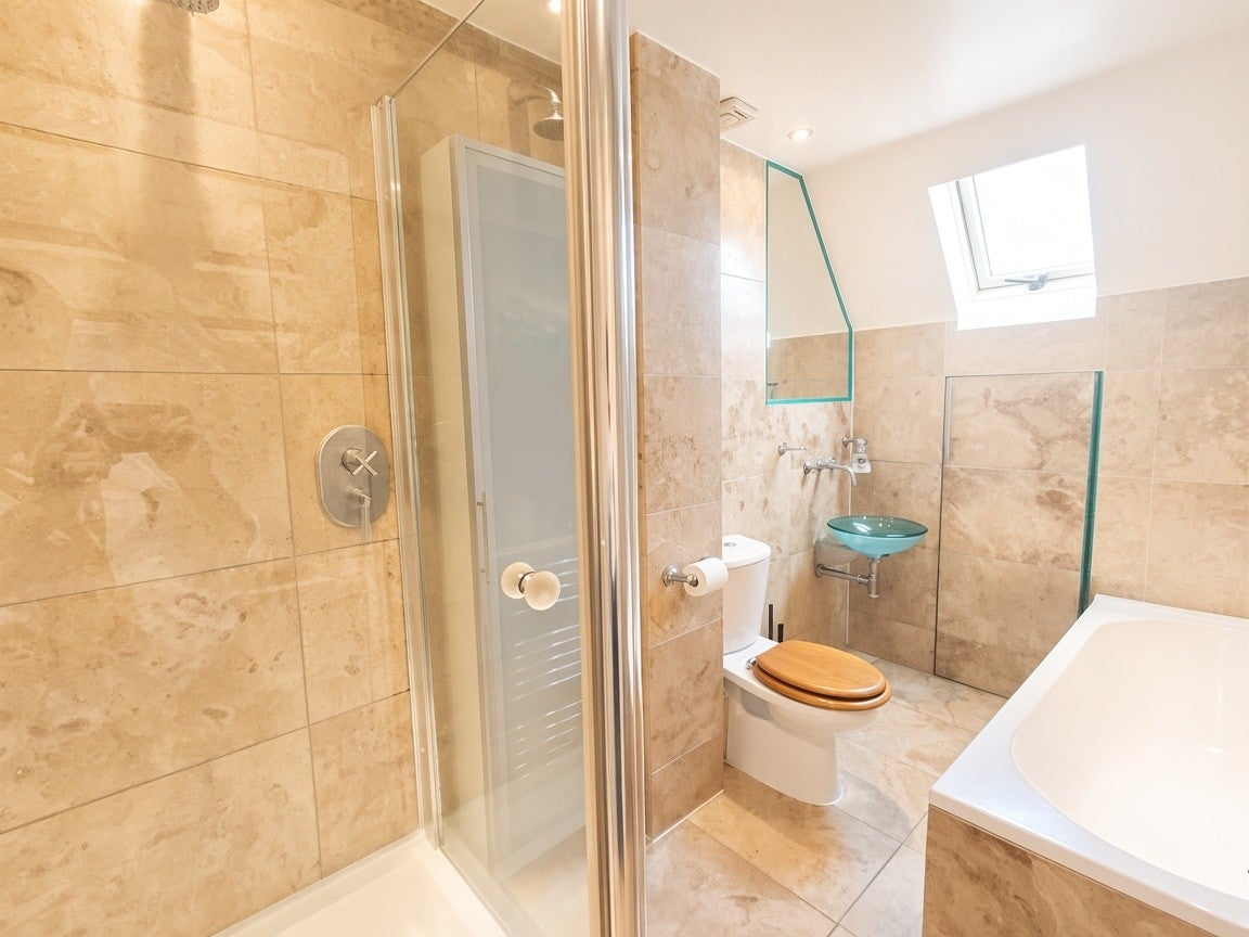 Flat Finchley Road in Greater London