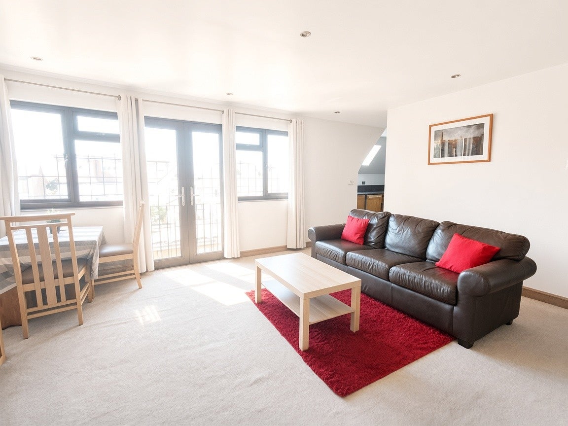 Flat Finchley Road in Greater London