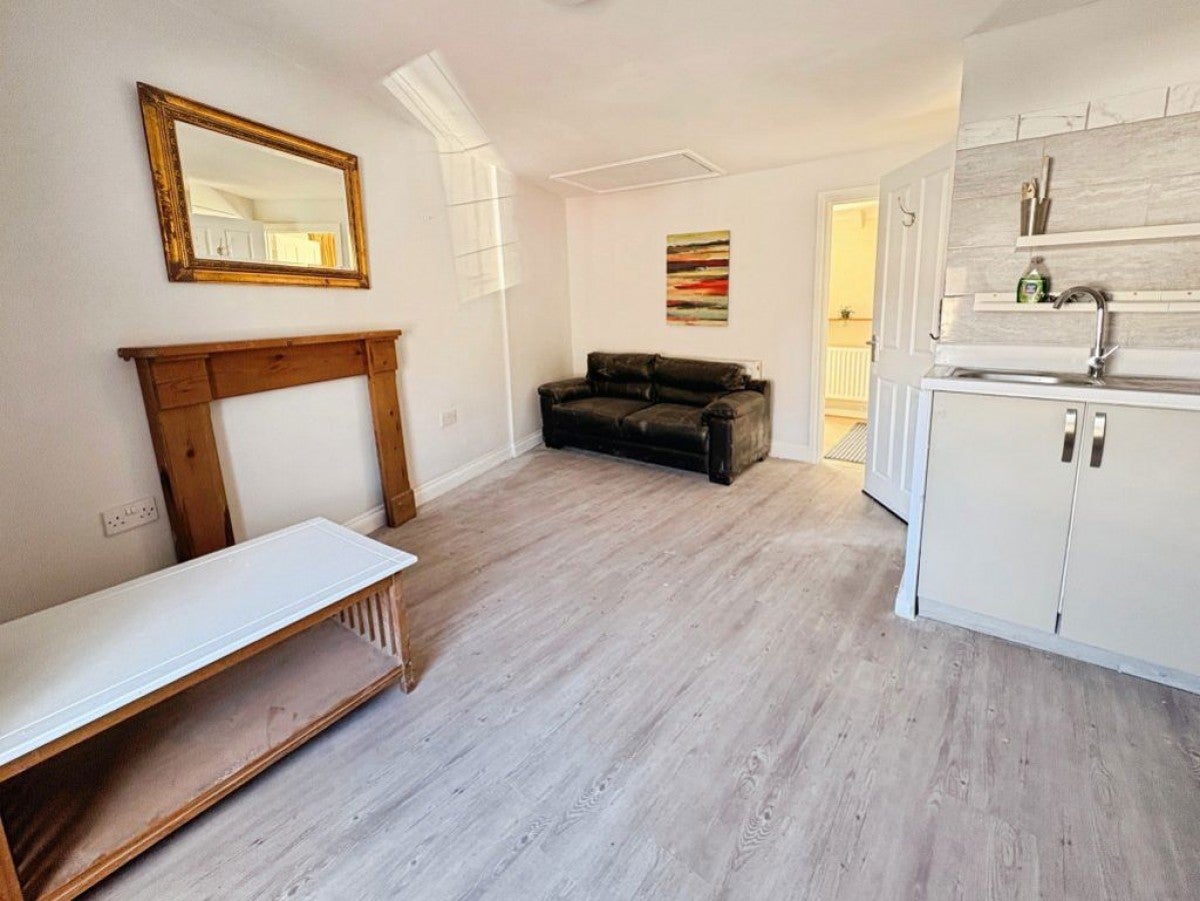 Flat Regents Street East in Briton Ferry