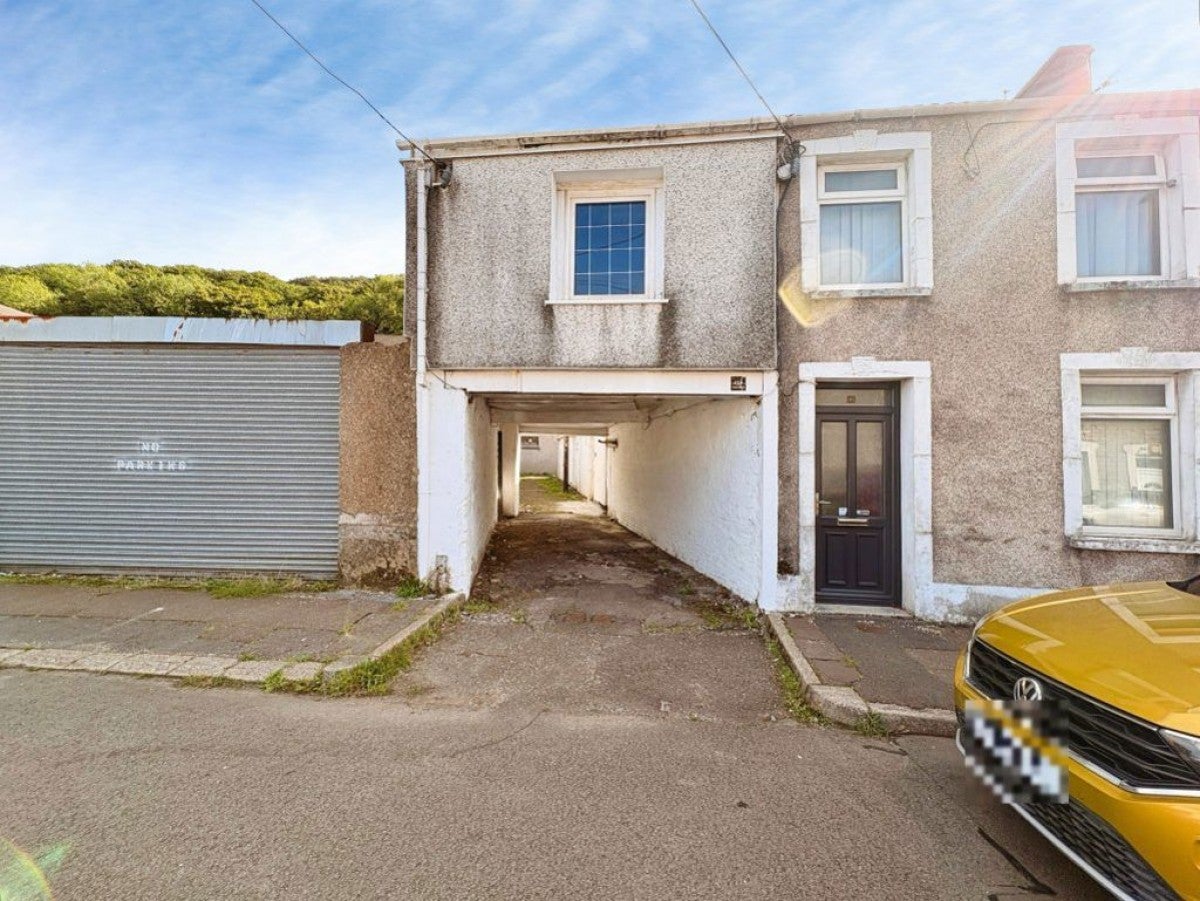 Flat Regents Street East in Briton Ferry