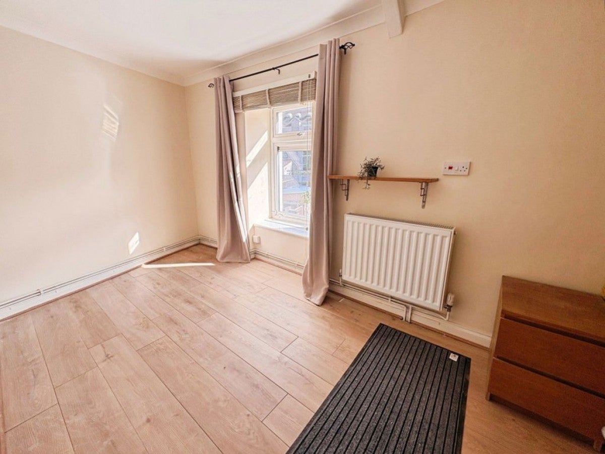 Flat Regents Street East in Briton Ferry