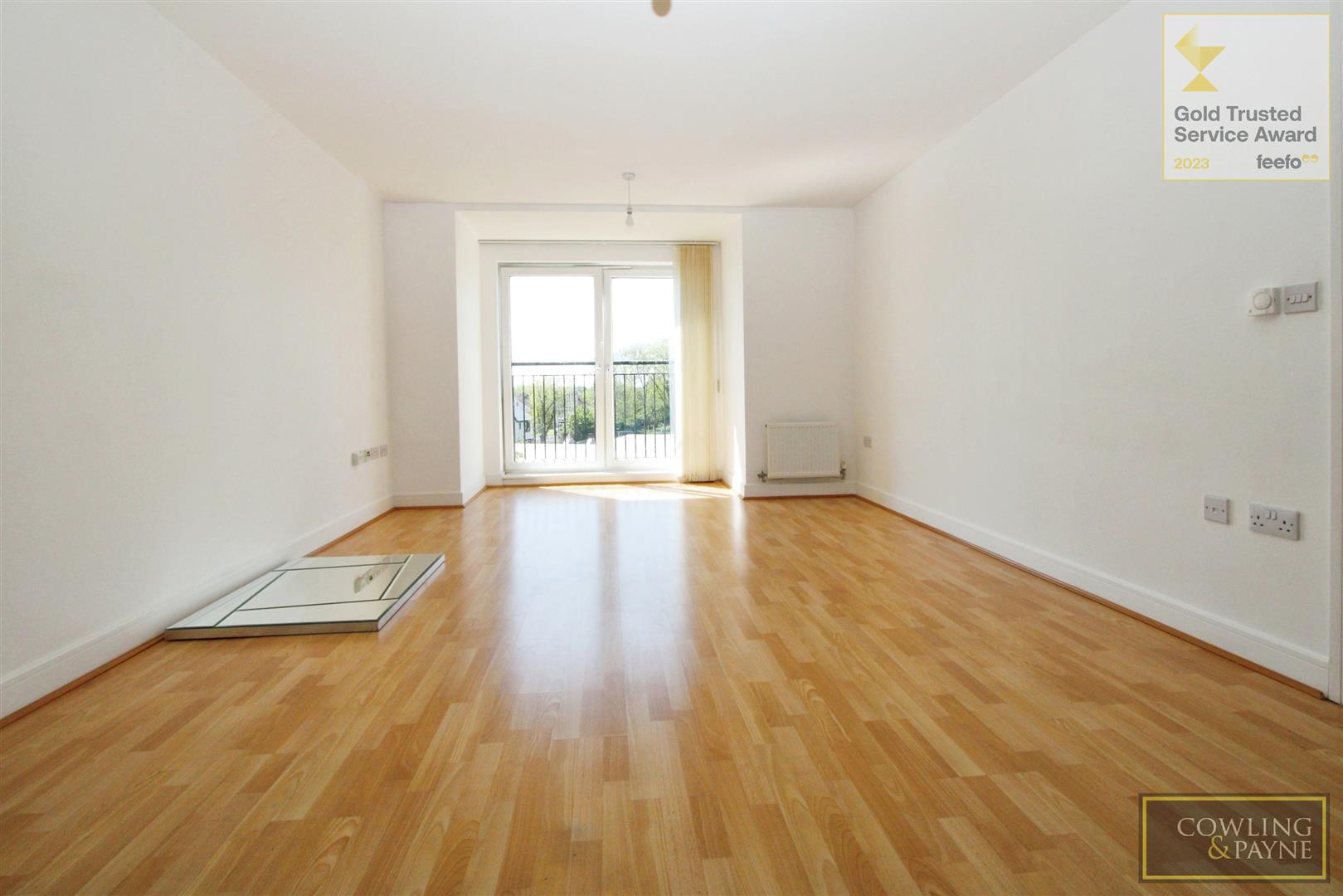 Flat Nevendon Road in Wickford