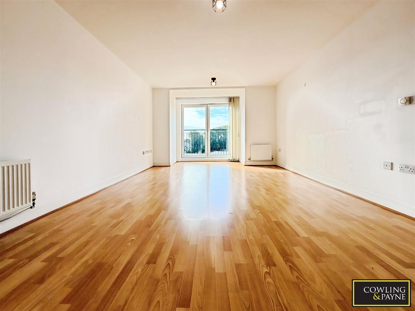 Flat Nevendon Road in Wickford