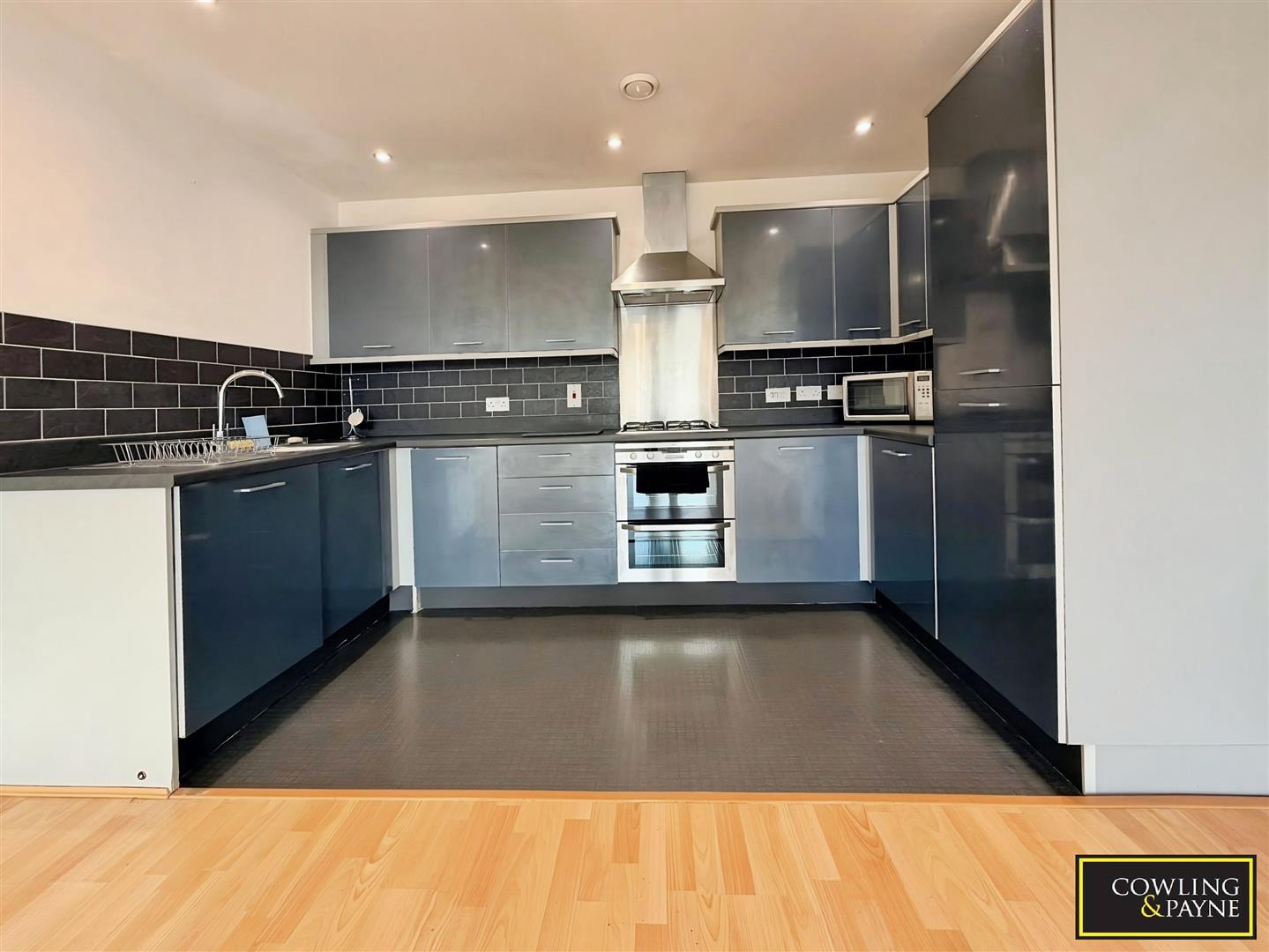 Flat Nevendon Road in Wickford
